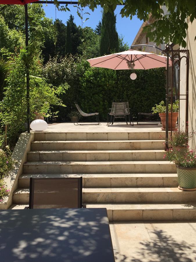 Mas De Mariette Bed & Breakfast Noves Exterior photo